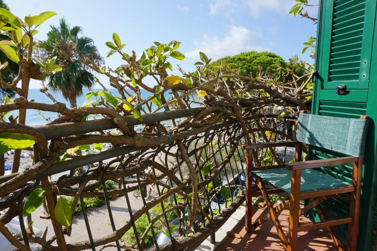 Hotel Beau Rivage Alassio Exterior foto