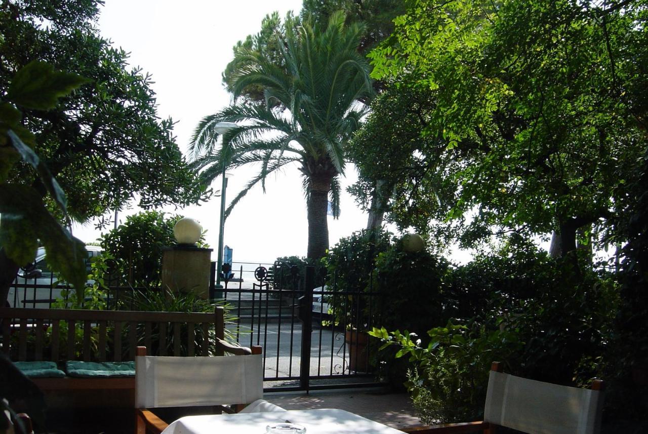 Hotel Beau Rivage Alassio Exterior foto