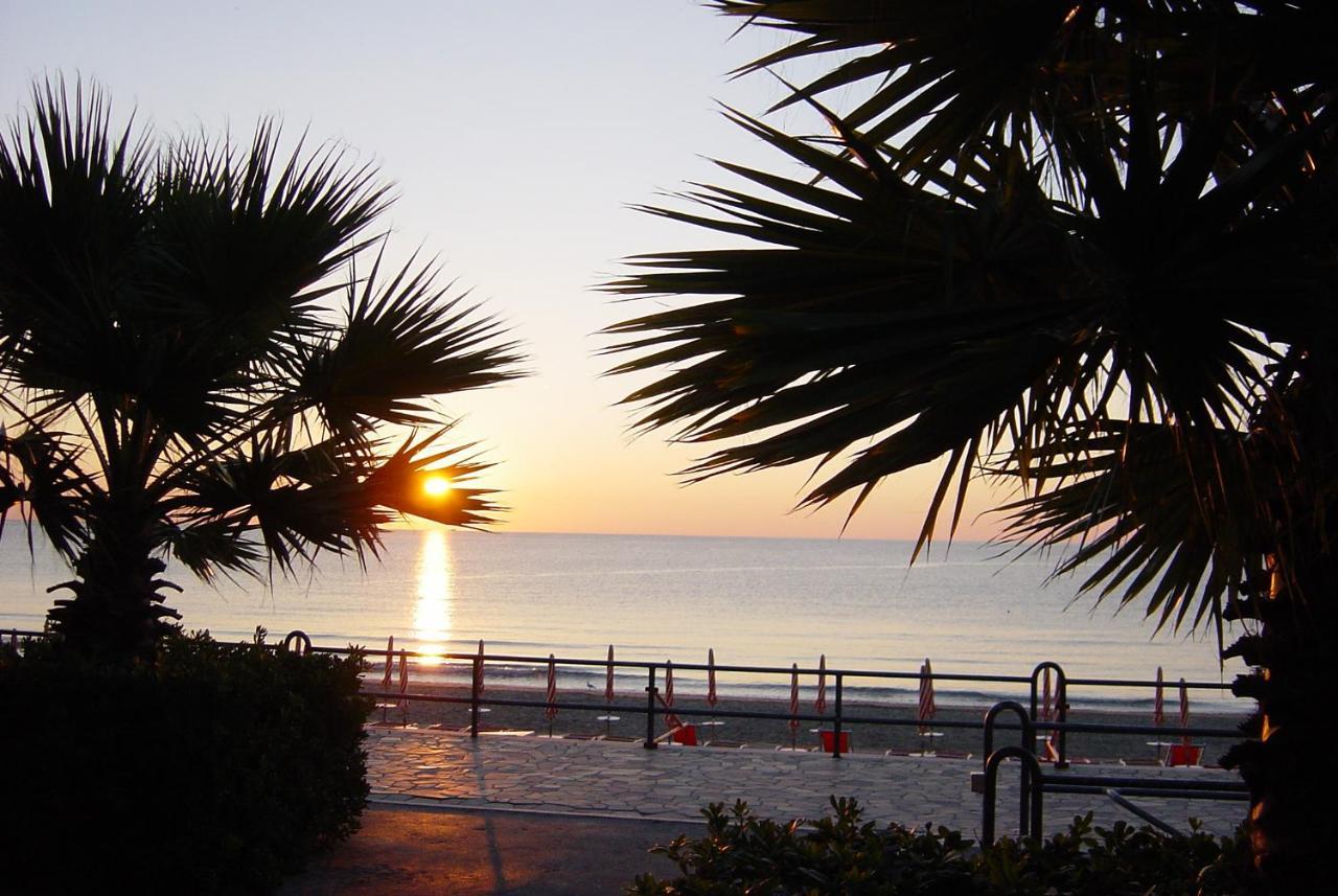 Hotel Beau Rivage Alassio Exterior foto