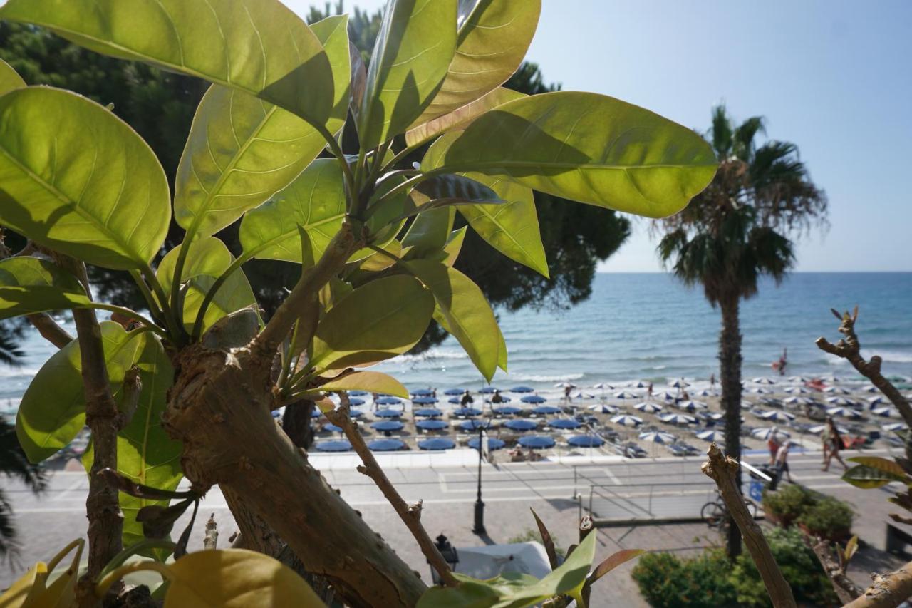 Hotel Beau Rivage Alassio Exterior foto