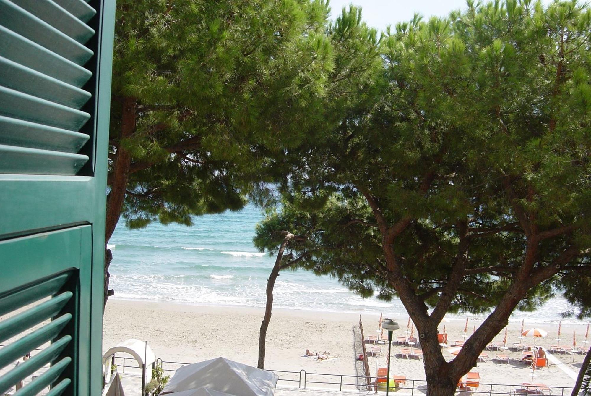Hotel Beau Rivage Alassio Exterior foto