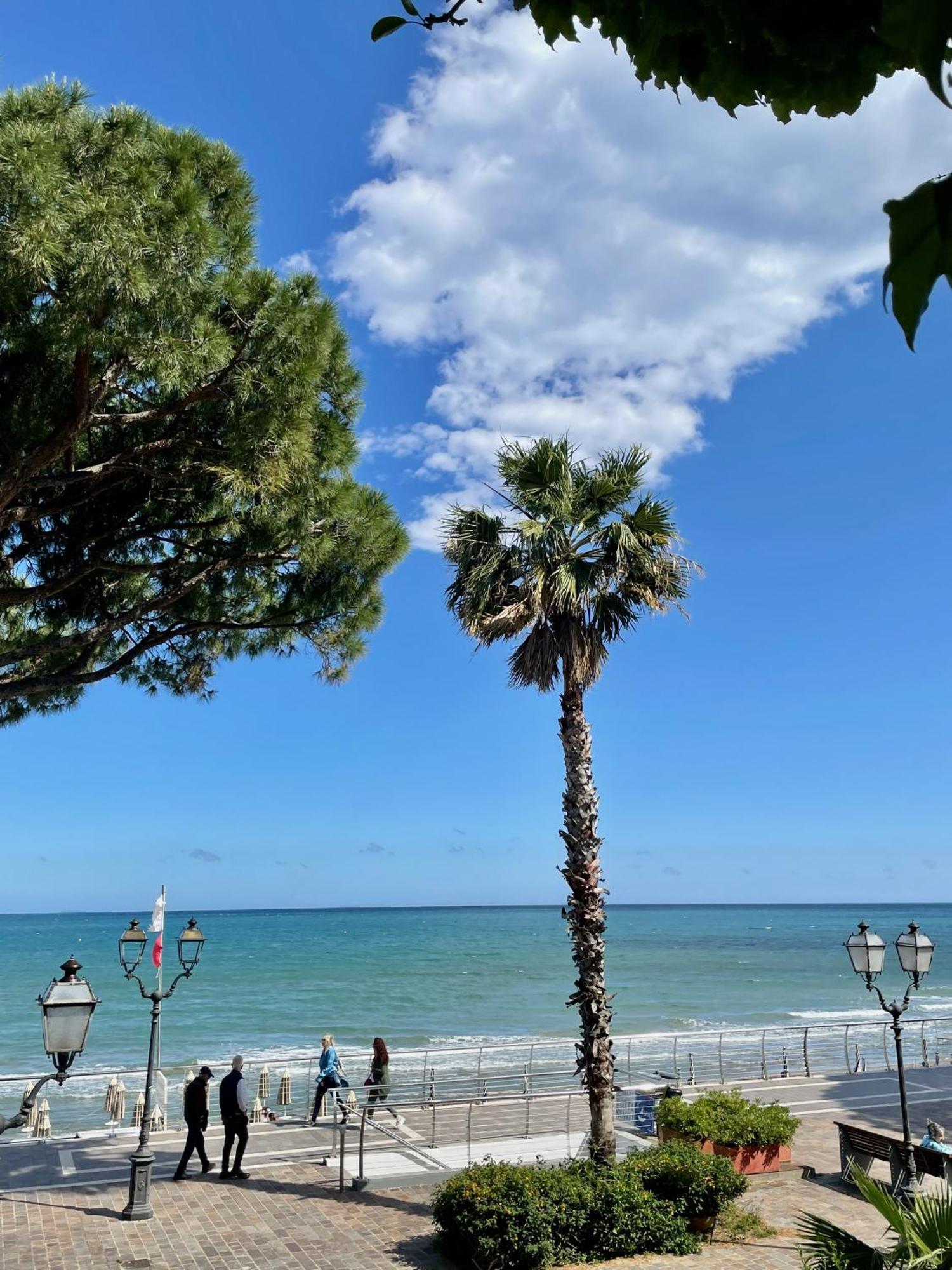 Hotel Beau Rivage Alassio Exterior foto